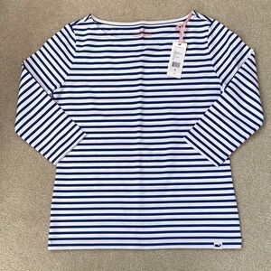 Vineyard Vines Blue and White Striped 3/4 length Sleeve top. NWT. Size Medium.